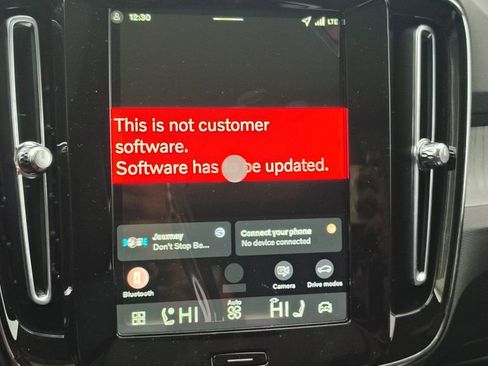 New 2026 Volvo XC40 B5 Plus w/ Climate Package image 21