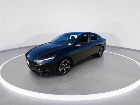 Used 2023 Hyundai Elantra SEL w/ Convenience Package image 6