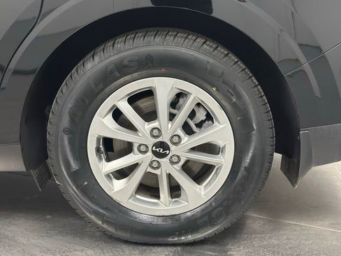 Used 2024 Kia Carnival LX image 24