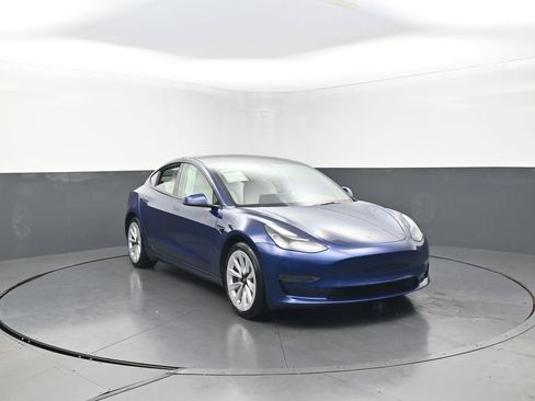 Used 2023 Tesla Model 3 Standard Range RWD image 2