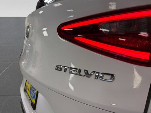 Used 2022 Alfa Romeo Stelvio Veloce AWD/4WD image 46