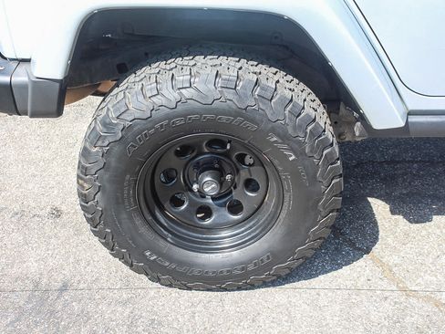 Used 2012 Jeep Wrangler Unlimited Sport AWD/4WD image 8