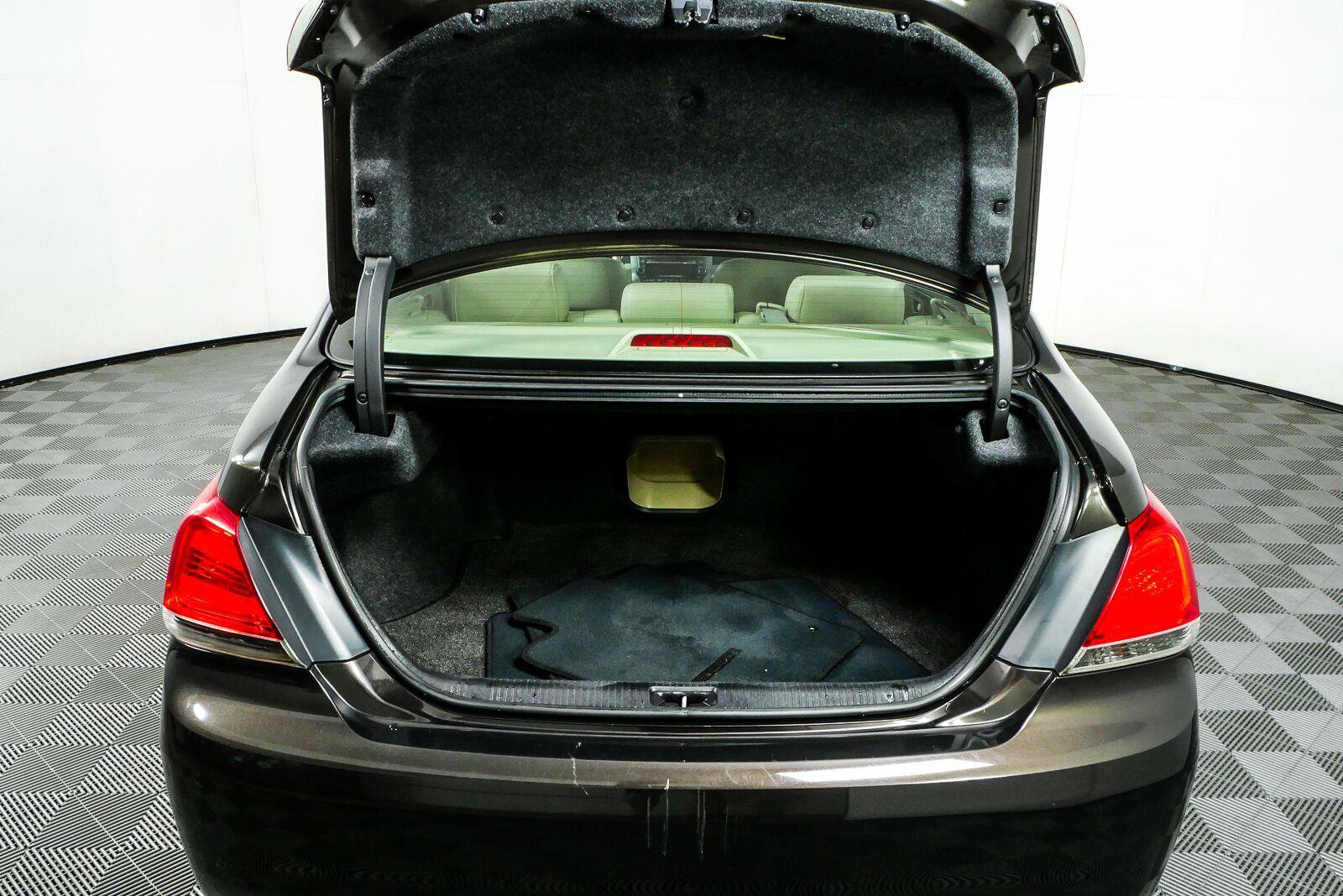 Used 2011 Toyota Avalon FWD image 29