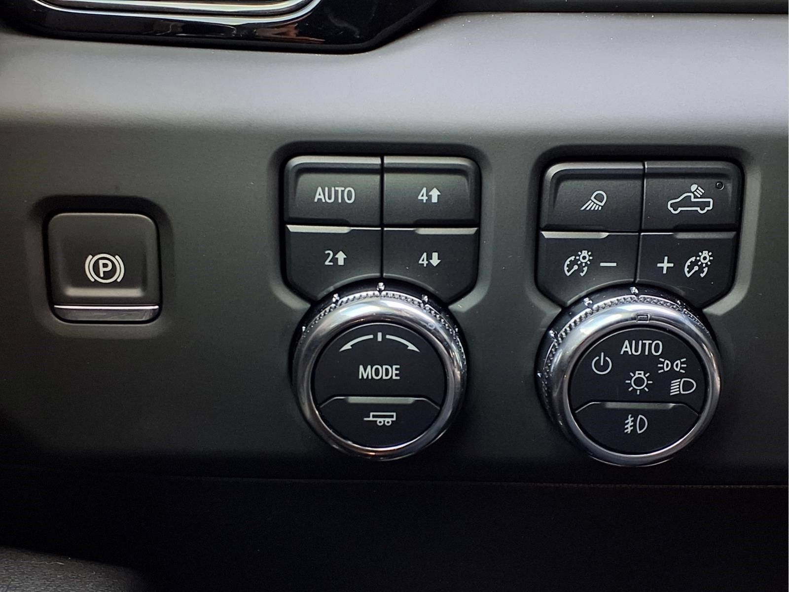 Used 2025 GMC Sierra 2500 AT4 w/ AT4 Premium Plus Package AWD/4WD image 16