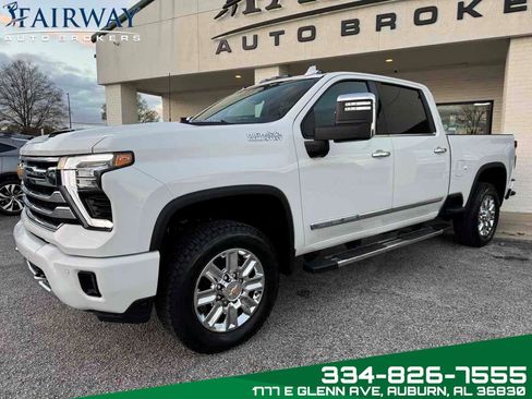 Used 2024 Chevrolet Silverado 2500 High Country w/ High Country Premium Package AWD/4WD image 2