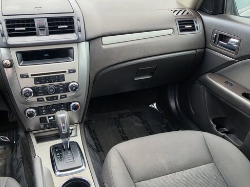 Used 2010 Ford Fusion SE FWD image 3