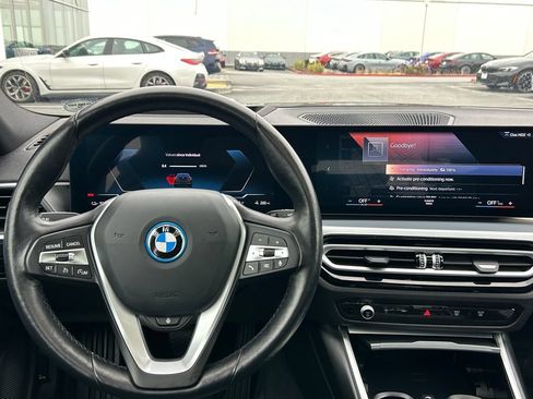 Used 2023 BMW i4 eDrive40 w/ Premium Package RWD image 17