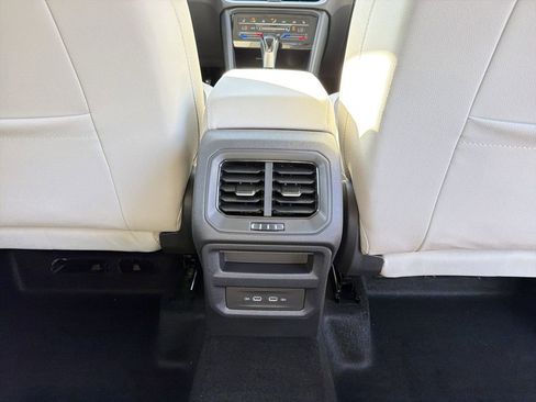 New 2026 Volkswagen Taos SE FWD image 22