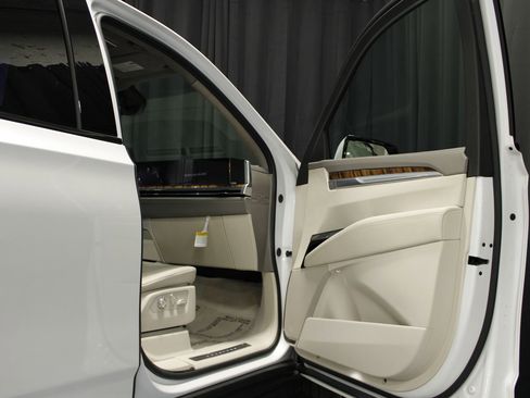Used 2025 Cadillac Escalade Sport Platinum AWD/4WD image 8