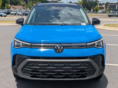 Used 2025 Volkswagen Taos SE FWD image 9