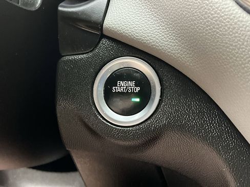 Used 2020 Chevrolet Equinox LS w/ LS Convenience Package AWD/4WD image 19