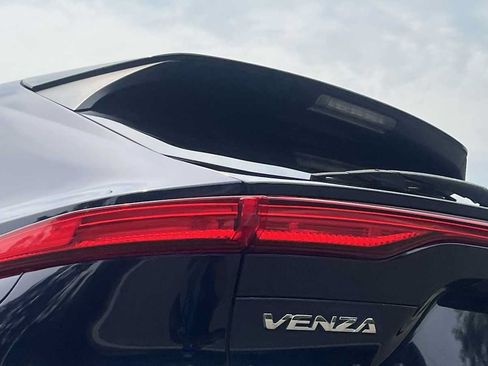 Used 2021 Toyota Venza LE AWD/4WD image 17