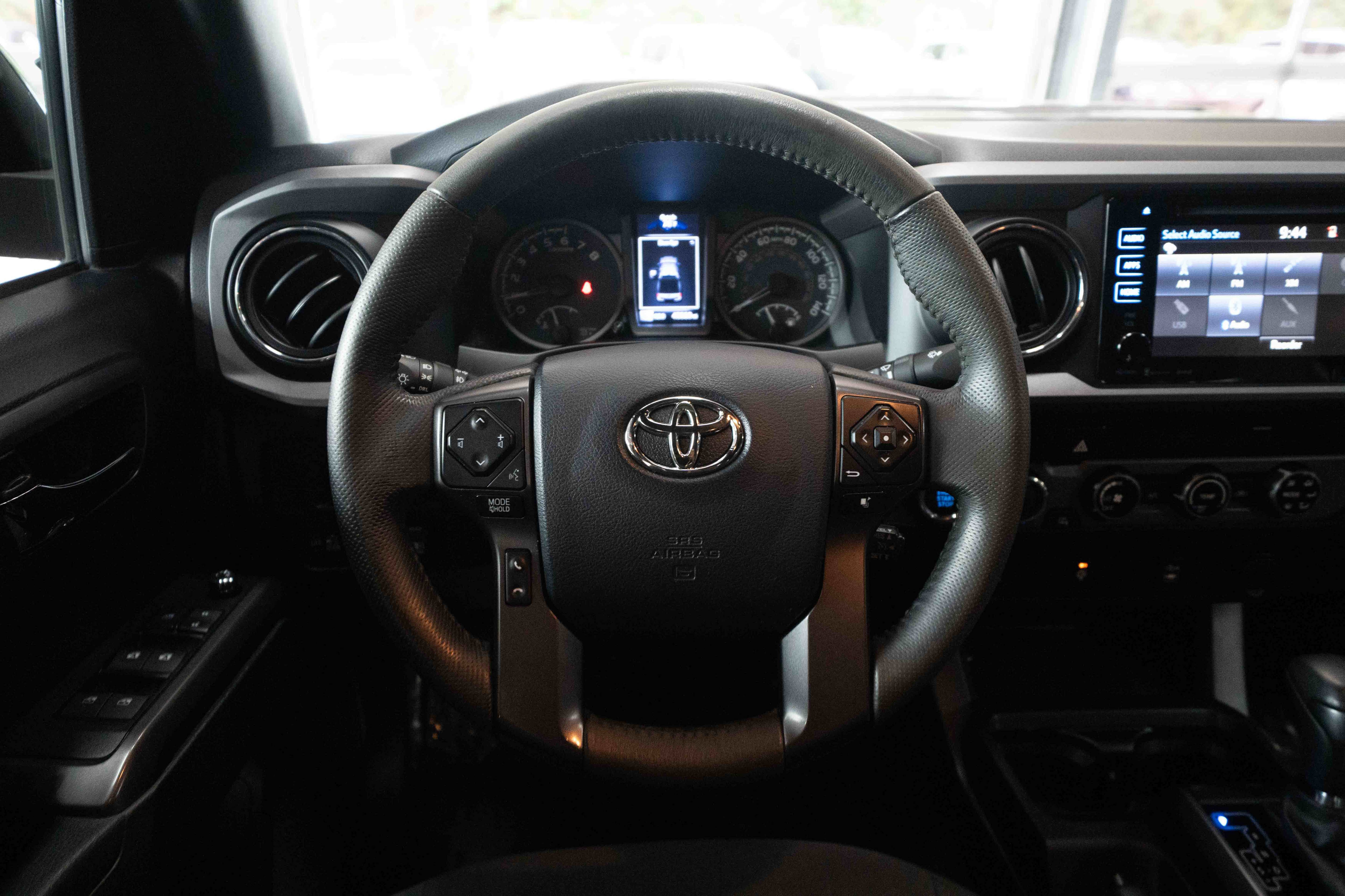 Used 2017 Toyota Tacoma TRD Sport w/ Tow Package (A/T) AWD/4WD image 21