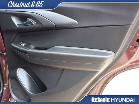 Used 2022 Chevrolet TrailBlazer LT FWD image 12