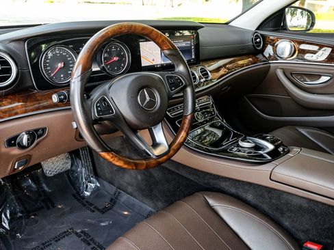 Used 2017 Mercedes-Benz E 300 image 3