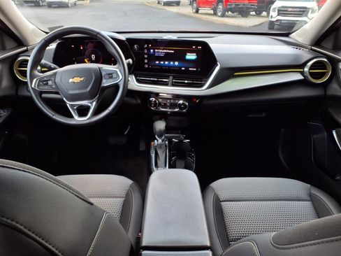 Used 2024 Chevrolet Trax LT w/ Driver Confidence Package image 7