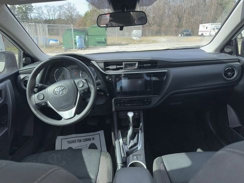 Used 2019 Toyota Corolla LE image 3