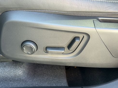 Certified 2024 Volvo XC40 B5 Plus w/ Protection Package Premier image 21