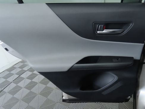 Used 2021 Toyota Venza LE image 26