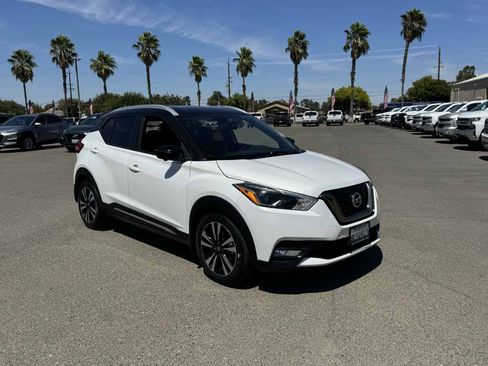 Used 2019 Nissan Kicks SR FWD image 2