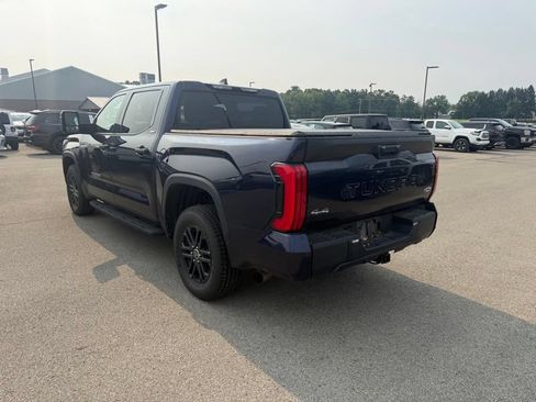 Used 2022 Toyota Tundra SR5 w/ SR5 Convenience Package AWD/4WD image 13