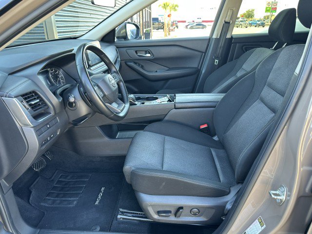 Used 2025 Nissan Rogue SV FWD image 11