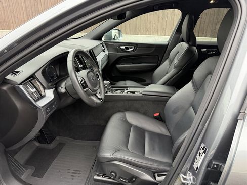 Used 2020 Volvo XC60 T5 Momentum image 18