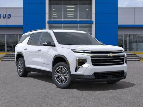 New 2026 Chevrolet Traverse LT w/ Driver Confidence Package AWD/4WD image 7