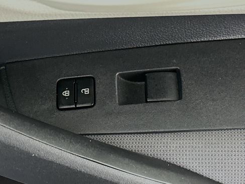 Used 2024 Toyota Corolla LE image 28