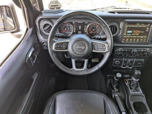Used 2018 Jeep Wrangler Unlimited Sahara AWD/4WD image 13
