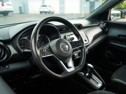 Used 2019 Nissan Kicks S FWD image 6