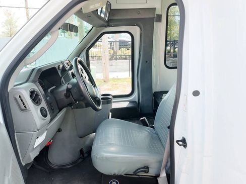 Used 2010 Ford E-450 and Econoline 450 Super Duty RWD image 6