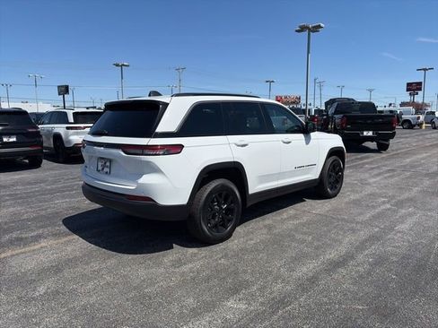 New 2026 Jeep Grand Cherokee Altitude AWD/4WD image 5