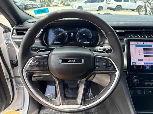 Certified 2025 Jeep Grand Cherokee L Limited AWD/4WD image 10