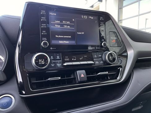 Used 2021 Toyota Highlander LE image 60