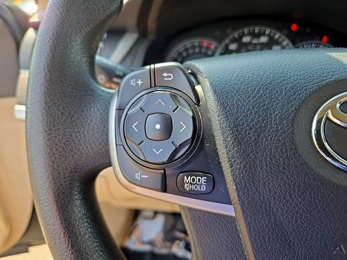 Used 2014 Toyota Camry LE FWD image 26