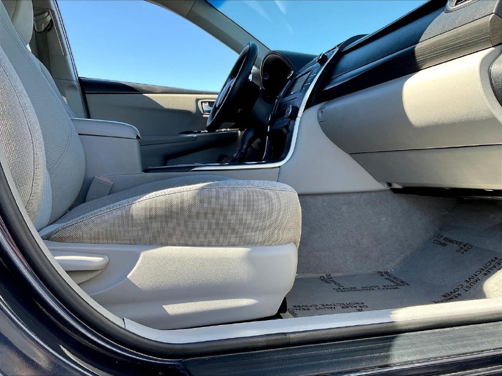 Used 2017 Toyota Camry LE FWD image 33