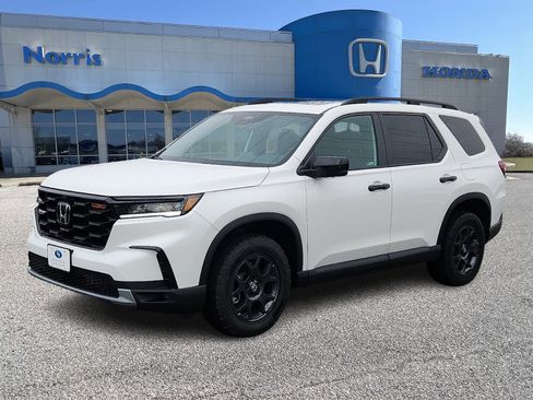 New 2025 Honda Pilot TrailSport image 2