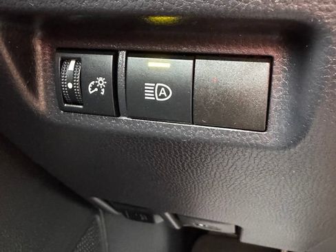 Used 2025 Toyota RAV4 XLE AWD/4WD image 22