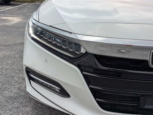 Used 2019 Honda Accord Touring image 10