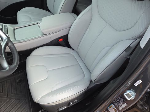 Used 2023 Hyundai Palisade SEL w/ Premium Package image 13