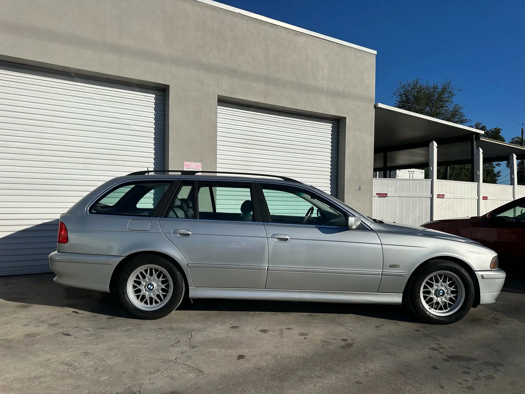 Used 2001 BMW 525i Wagon RWD image 2