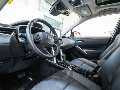 Used 2023 Toyota Corolla Cross XLE w/ Convenience Package image 12