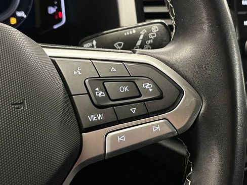 Certified 2022 Volkswagen Atlas Cross Sport SE image 27