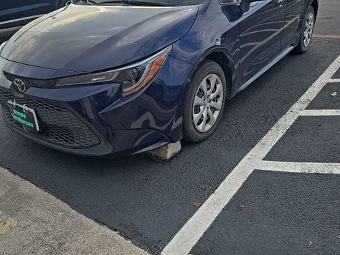 Used 2021 Toyota Corolla LE FWD image 3