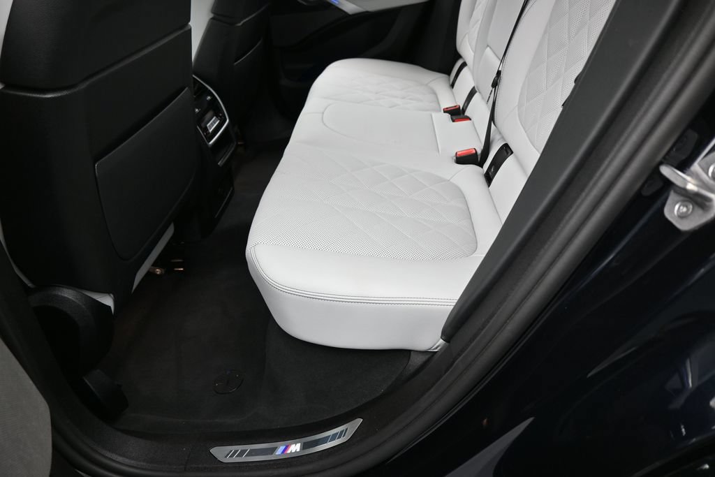 Used 2025 BMW X6 xDrive40i AWD/4WD image 36