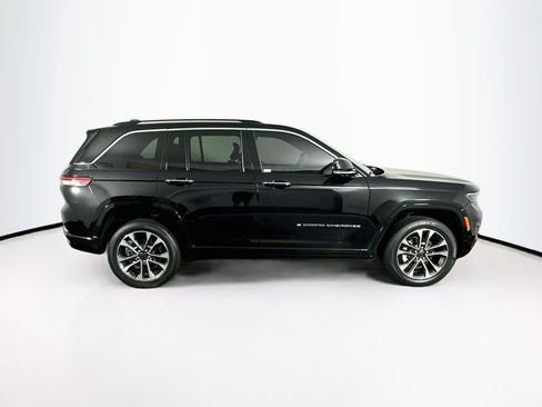 Used 2022 Jeep Grand Cherokee Overland w/ Luxury Tech Group IV RWD image 10