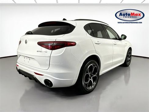 Used 2022 Alfa Romeo Stelvio Veloce image 2