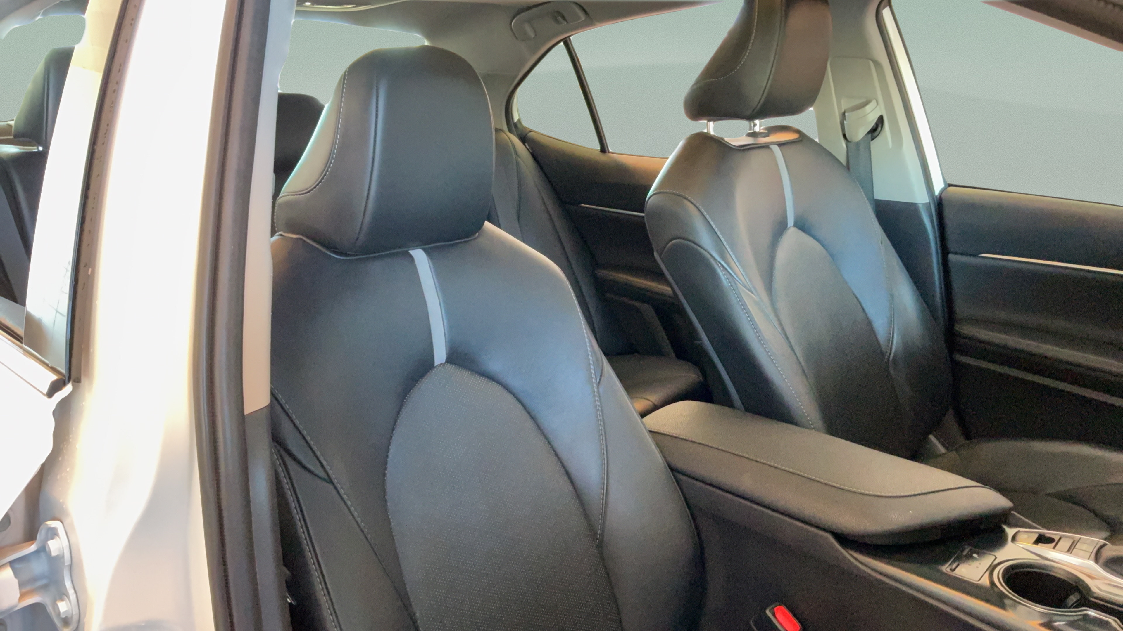Used 2020 Toyota Camry XSE FWD image 40