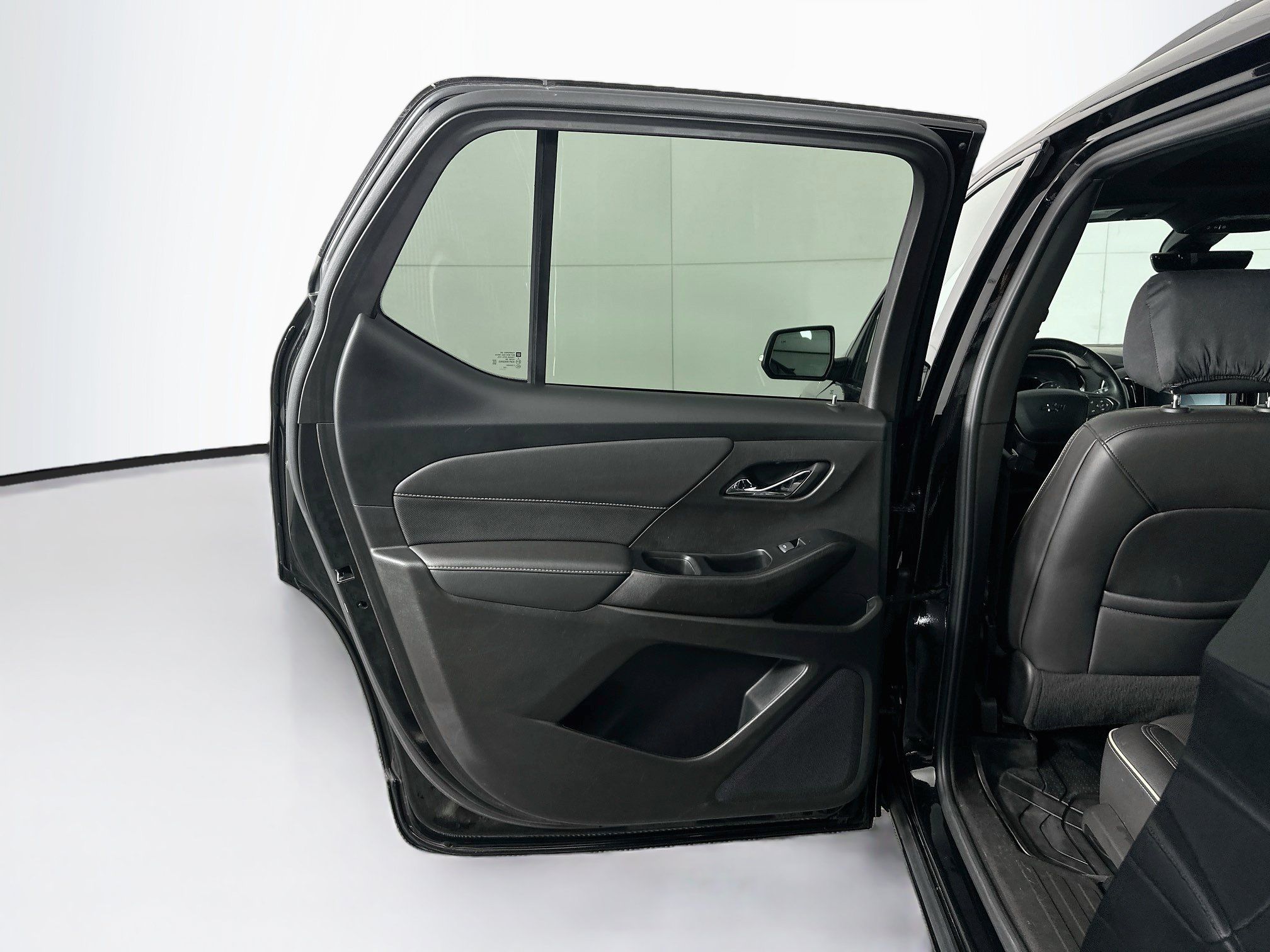Used 2023 Chevrolet Traverse Premier w/ Redline Edition AWD/4WD image 28